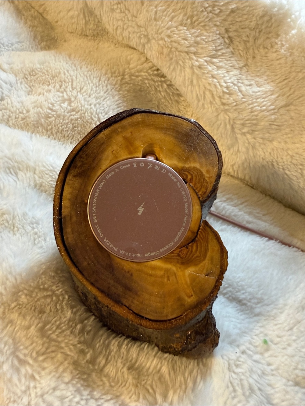 Aspen wood phone charger - Picture 6 of 7